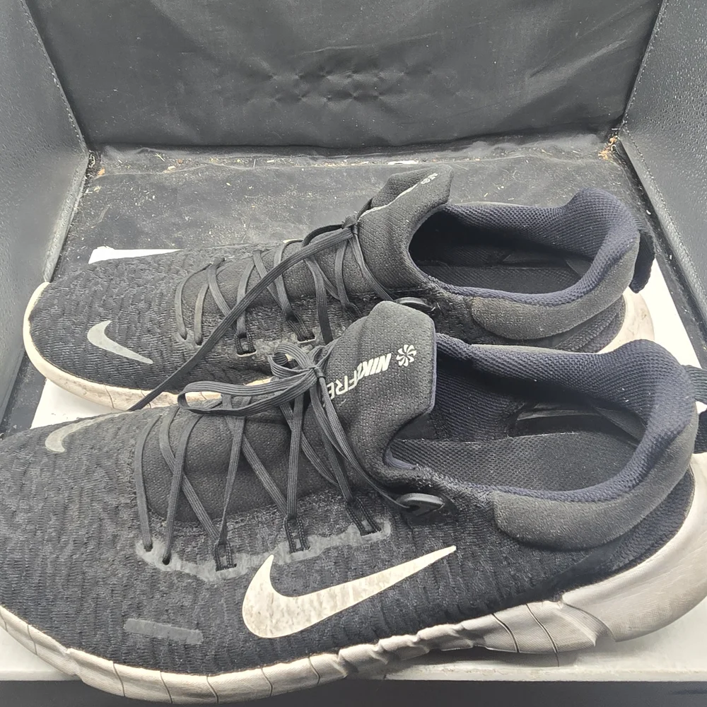 Nike Black and White Athletic Shoes‎